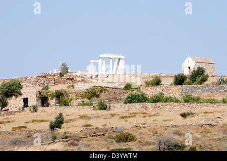 Naxos. La Grecia. Il parzialmente restaurato il VI secolo a.c. tempio di Demetra situato vicino la città di Ano Sangri sull isola di Naxos. Foto Stock