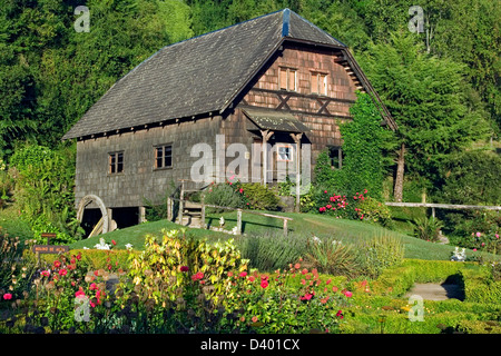 Ruota di acqua house, Tedesco Museo Coloniale, Frutillar, Lake District, Cile Foto Stock