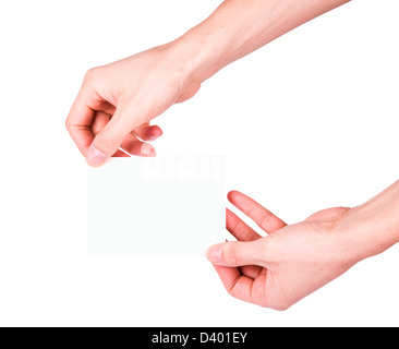 Mano di sesso maschile in possesso di una carta di carta con spazio per voi il testo isolato su bianco Foto Stock