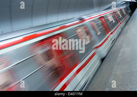 Dettaglio della metro treno in stazione Foto Stock