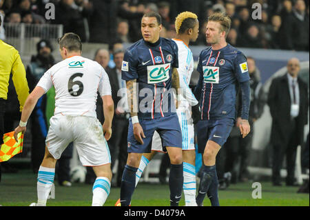 Parc des Princes, Parigi, Francia. Il 27 febbraio 2013. Calcio, Coppa Francese. Paris Saint Germain vs Olympique De Marseille (2-0). David Beckham (PSG), Jordan Ayew (OM) e Giuseppe Barton (OM). Foto Frederic Augendre/Alamy Live News Foto Stock
