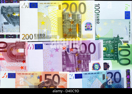 Le banconote in euro di diverse confessioni Foto Stock