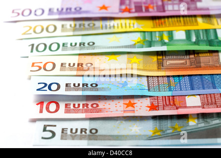 Le banconote in euro di diverse confessioni Foto Stock