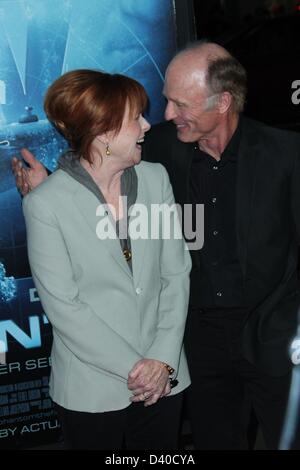 Los Angeles, California, USA. Il 27 febbraio 2013. Ed Harris, Amy Madigan partecipare ''Phantom " Los Angeles Premiere Febbraio 27, 2013 a TCL Chinese Theatre,Los Angeles .CA.USA (immagine di credito: credito: TLeopold/Globe foto/ZUMAPRESS.com/Alamy Live News) Foto Stock