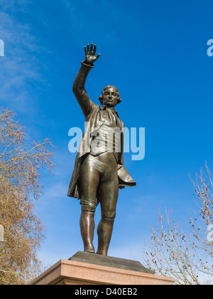 Statua di Edmund Burke (membro del Parlamento di Bristol) nel centro città di Bristol, Inghilterra Foto Stock