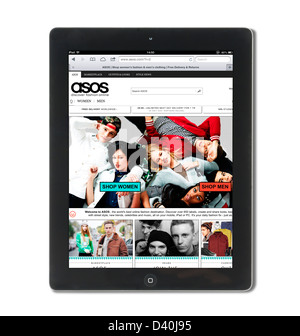 Il famoso shopping on line sito Asos.com visualizzati su una quarta generazione di Apple computer tablet iPad Foto Stock