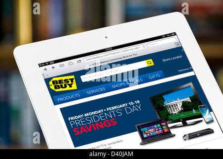 Shopping online su Best Buy website, visti su un iPad 4, STATI UNITI D'AMERICA Foto Stock