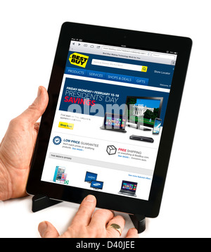 Shopping online su Best Buy website, visti su un iPad 4, STATI UNITI D'AMERICA Foto Stock