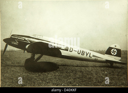L'Heinkel He 70, noto come "Blitz", era un aereo di linea tedesco sviluppato negli anni '1930 Era noto per la sua velocità e il design elegante, utilizzato sia come aereo di linea civile che come aereo da ricognizione militare. Foto Stock