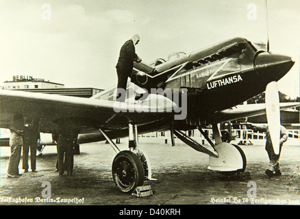 L'Heinkel He 70, conosciuto come il "Blitz", era un aereo tedesco degli anni '1930, progettato come un aereo da trasporto passeggeri veloce e successivamente adattato per ricognizione e bombardieri nella seconda guerra mondiale. Foto Stock