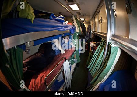 Sailor in bunk room sul sommergibile nucleare HMS Talent Foto Stock