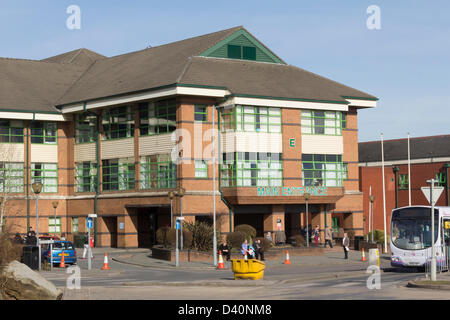 Royal Bolton Hospital,Lancashire. Il 28 febbraio 2013. Edificio principale ingresso al Royal Bolton Hospital Foto Stock