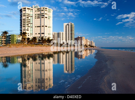Beach Reflections - Lauderdale-by-the-Sea, Florida USA Foto Stock