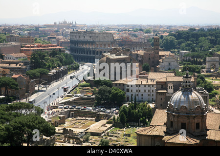 Vista della valle del Colosseo a Roma, Italia Foto Stock