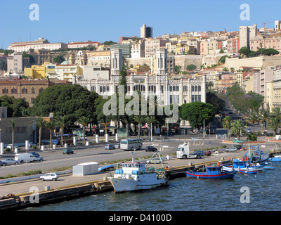 Vista su Via Roma e il Comune della città di Cagliari in Sardegna Foto Stock