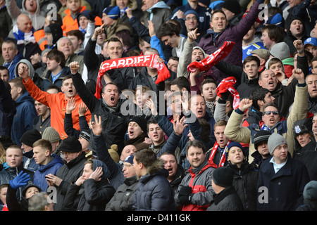 Cardiff City Football Fans folla Regno Unito Foto Stock