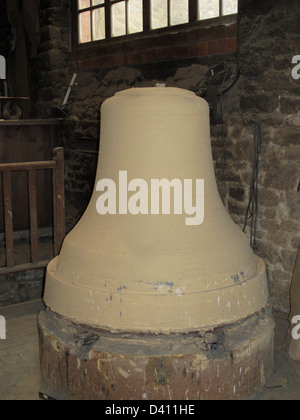 Fabbricazione di nuove campane per i 850 anni della Cattedrale di Notre Dame de Paris,fonderia di campane,Cornille-Havard,Villedieu-les-Poeles,Manche Foto Stock