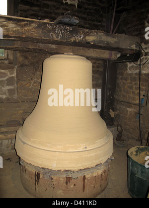 Fabbricazione di nuove campane per i 850 anni della Cattedrale di Notre Dame de Paris,fonderia di campane,Cornille-Havard,Villedieu-les-Poeles,Manche Foto Stock