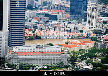 Il Marina Bay Sands Deck viste,dal centro appartamento,complessi,case della città,Fullerton Hotel,Boat Quay, ristoranti, pub, bar, Singapore Foto Stock