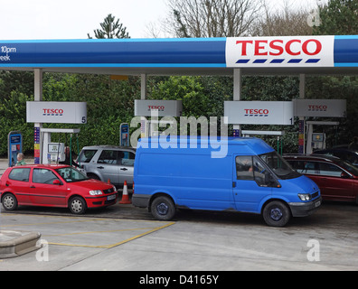 Un Tesco stazione di benzina, Regno Unito Foto Stock