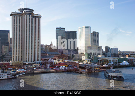 New Orleans skyline e il lungofiume sul fiume Mississippi. Foto Stock