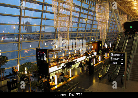 L'aeroporto di Zurigo Centro Bar, Kloten, Svizzera Foto Stock