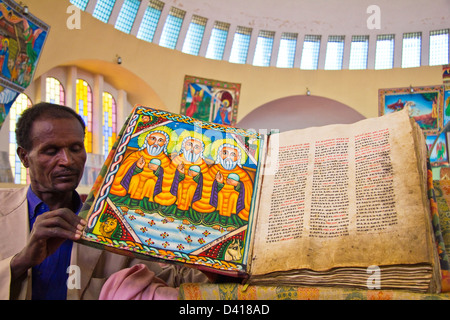 Antico manoscritto illuminato in Santa Maria di Sion Chiesa Axum Etiopia Africa Foto Stock