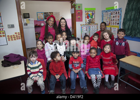 Smart i ragazzi sono per noi un ambiente multiculturale la scuola materna e early learning center di Brooklyn, New York. Foto Stock