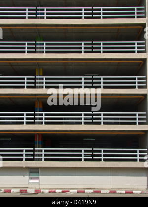 Facciata di edificio parcheggio in Thailandia Foto Stock