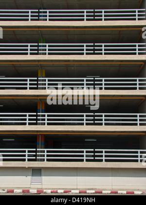 Facciata di edificio parcheggio in Thailandia Foto Stock