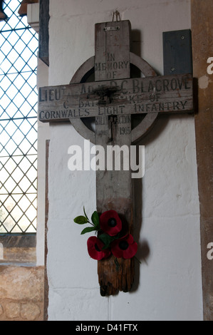 WWI battlefield cross, Chiesa di San Michele, Dowdeswell, Gloucestershire, England, Regno Unito Foto Stock