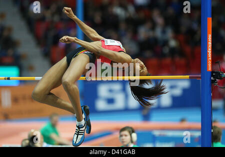 Gothenburg, Svezia. 1 marzo 2013. Nafissatou Thiam del Belgio compete nel salto in alto caso delle donne del pentathlon concorrenza durante la IAAF Europeo di Atletica Leggera Indoor Championships 2013 alla Scandinavium Arena di Göteborg. Foto: Christian Charisius/dpa/Alamy Live News Foto Stock