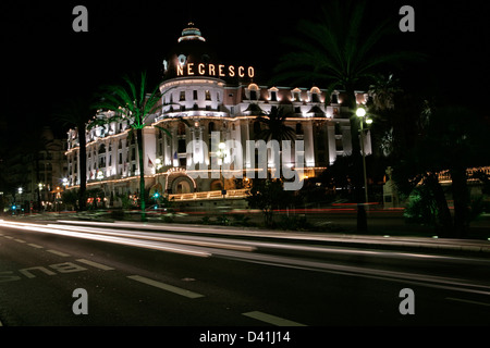 L'Hotel Negresco di notte, Promenade des Anglais, Nizza Francia Foto Stock