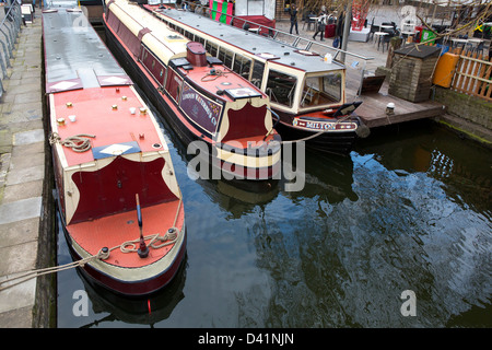 Il London Waterbus Company chiatte in Camden Lock, Camden Town, Londra. Foto Stock