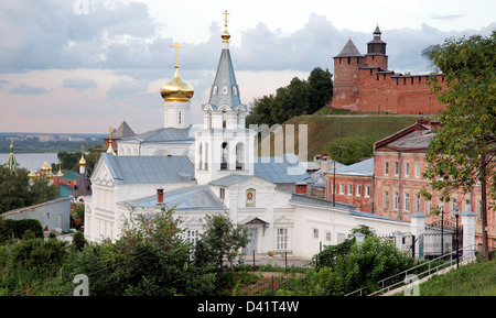 Vista tramonto Chiesa di Elia Profeta e il Cremlino Nizhny Novgorod Russia Foto Stock