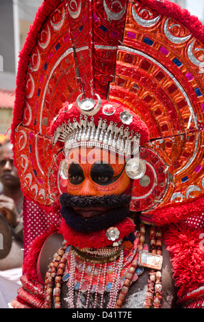 Athachamayam è una fiesta culturale che offre una rara opportunità di testimonianza quasi tutti i folk forme d'arte del Kerala. Foto Stock