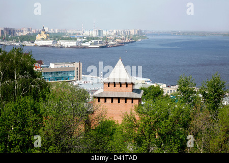 Vista di sputare cape Strelka (freccia) dal Cremlino Nizhny Novgorod, Russia. Foto Stock