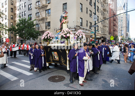 Annuale di Santa Rosa de Lima Estados Unidos EEUU processione in New York Foto Stock