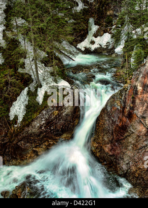 Uno dei tre cascate che può essere trovato sul modo di Morskie Oko nel Parco nazionale dei Tatra Foto Stock