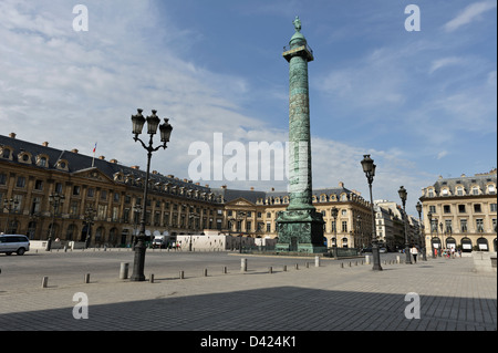 Place Vendôme ornato di colonna centrale di Parigi, Francia. Foto Stock