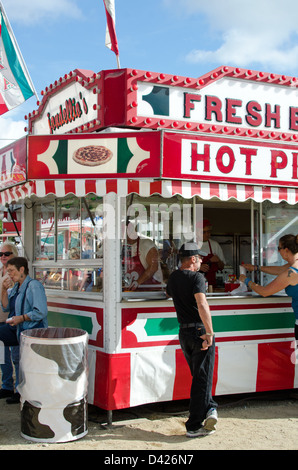 Pizza stand presso il Blue Hill Fair Foto Stock