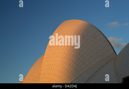 Sydney Opera House dal sig. Joern Utzon nell'ultima luce del sole Foto Stock