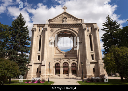 Canada,Manitoba,Winnipeg,San Bonifacio Cattedrale, con due re-enactors raffigurante le monache Foto Stock