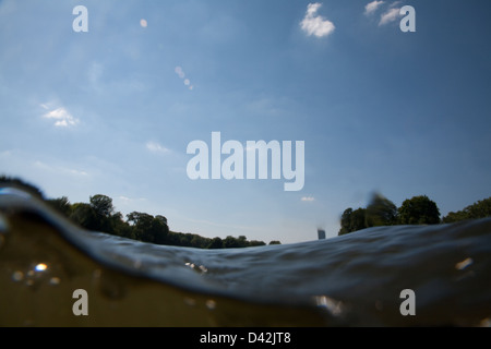 Berlino, Germania, le onde del fiume Spree Foto Stock