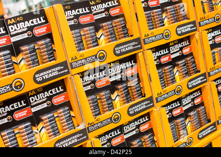 Duracell batterie sul display a un Costco Wholesale Club magazzino. Foto Stock