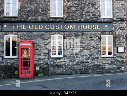 Il pub Old Custom House a Padstow in Cornovaglia. Foto Stock