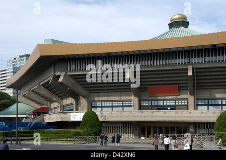 Nippon Budokan arena contiene arti marziali tornei e concerti nel centro di Tokyo. Foto Stock