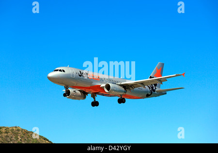Jetstar Boeing 737 atterraggio all'Aeroporto di Wellington Foto Stock