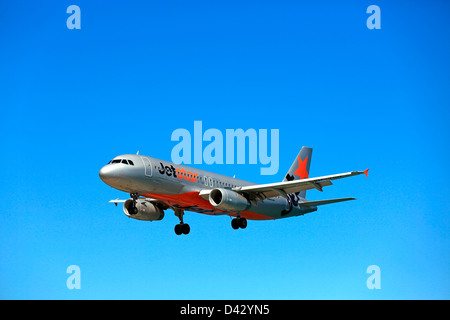 Jetstar Boeing 737 atterraggio all'Aeroporto di Wellington Foto Stock