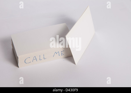 Risma di carta bianca di biglietti da visita Foto Stock